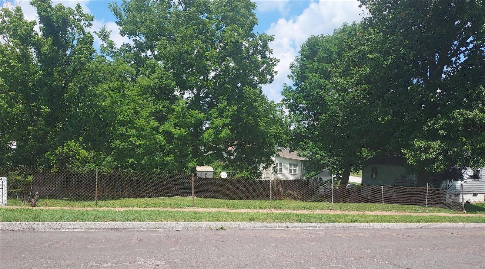 St Louis, MO 63114,9818 Flora AVE
