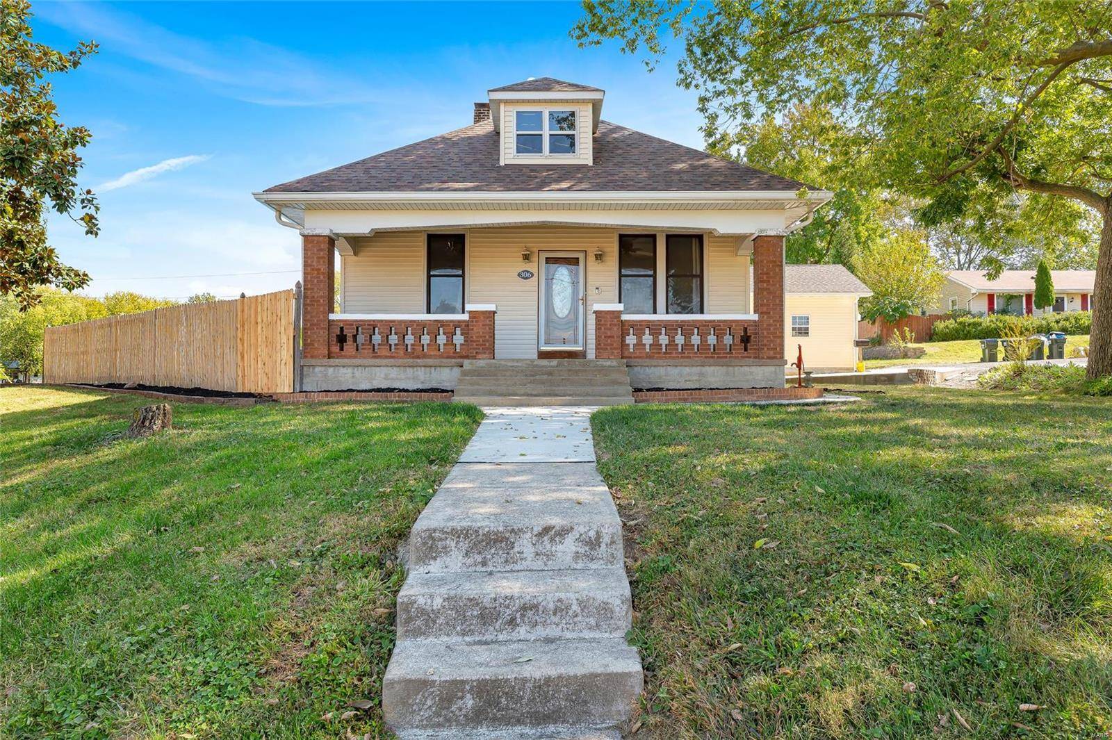 Columbia, IL 62236,306 E Cherry ST