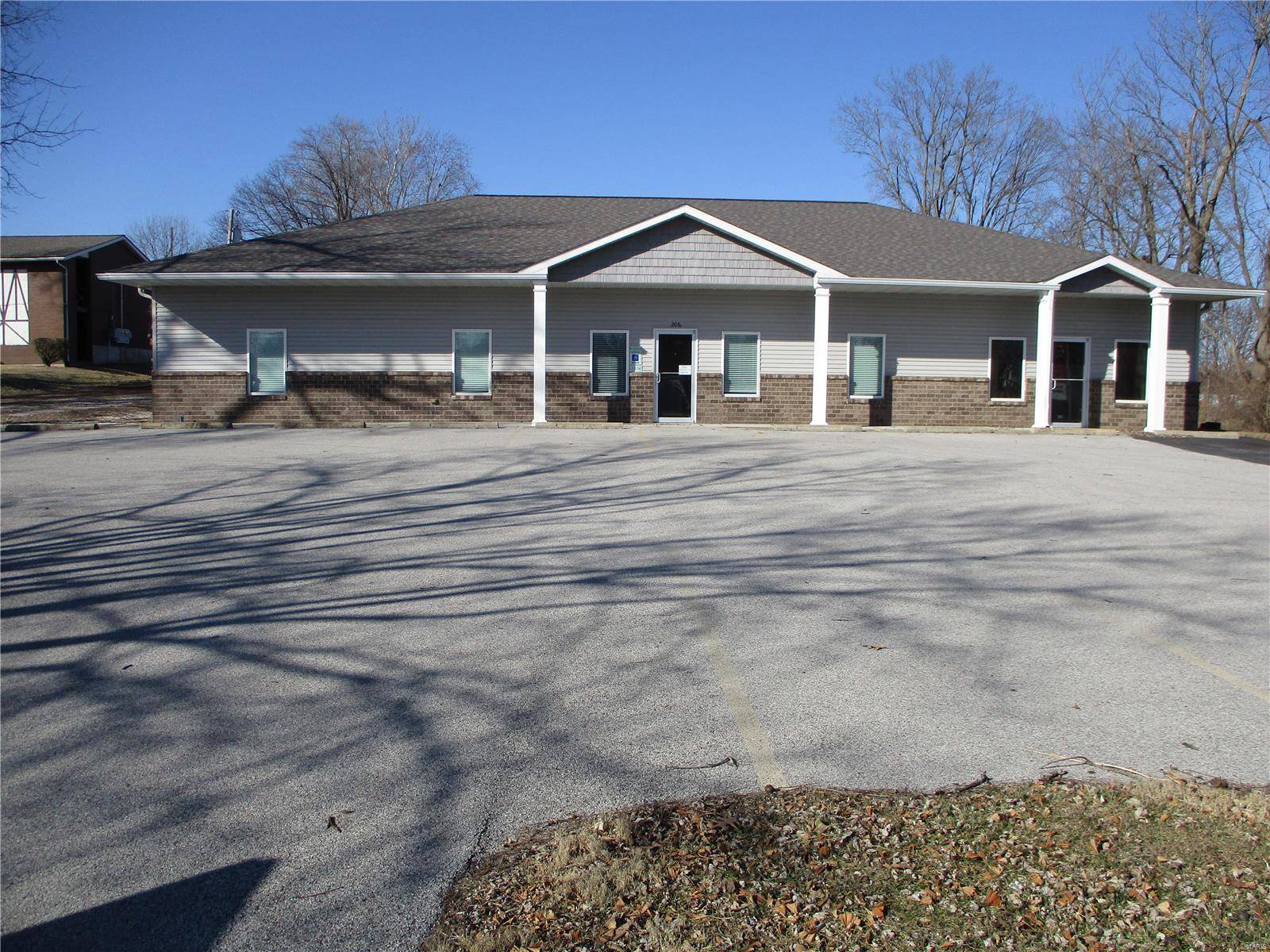 Highland, IL 62249,206 Walnut ST