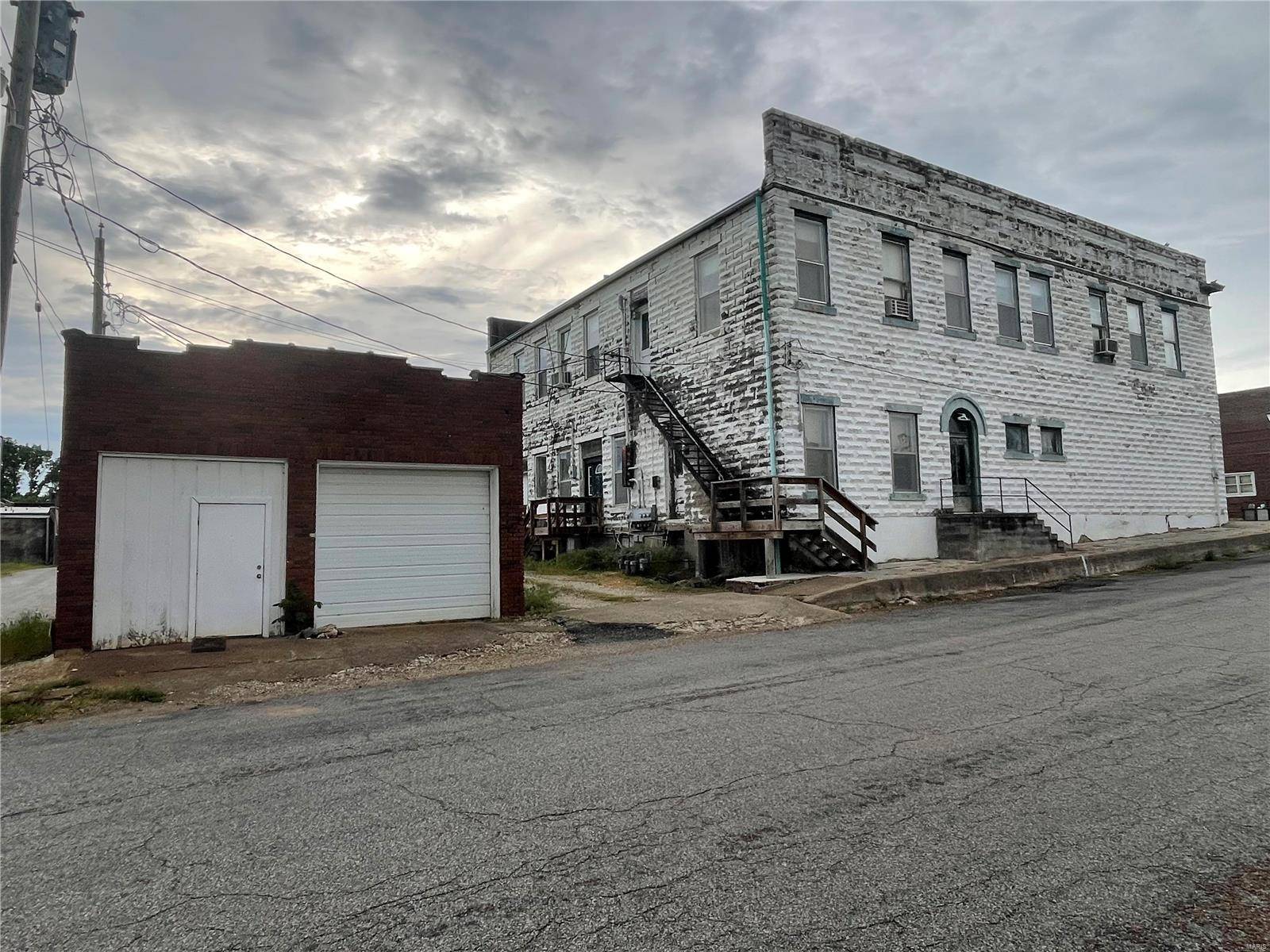 Perry, MO 63462,120 E Main ST