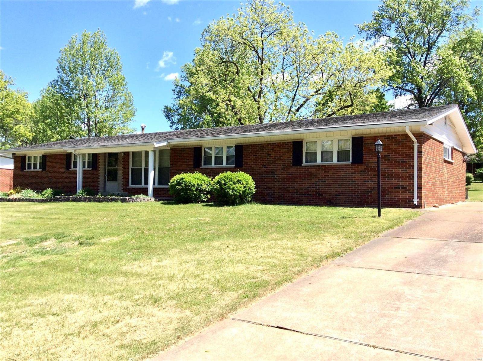 St Louis, MO 63128,5106 Caribee DR