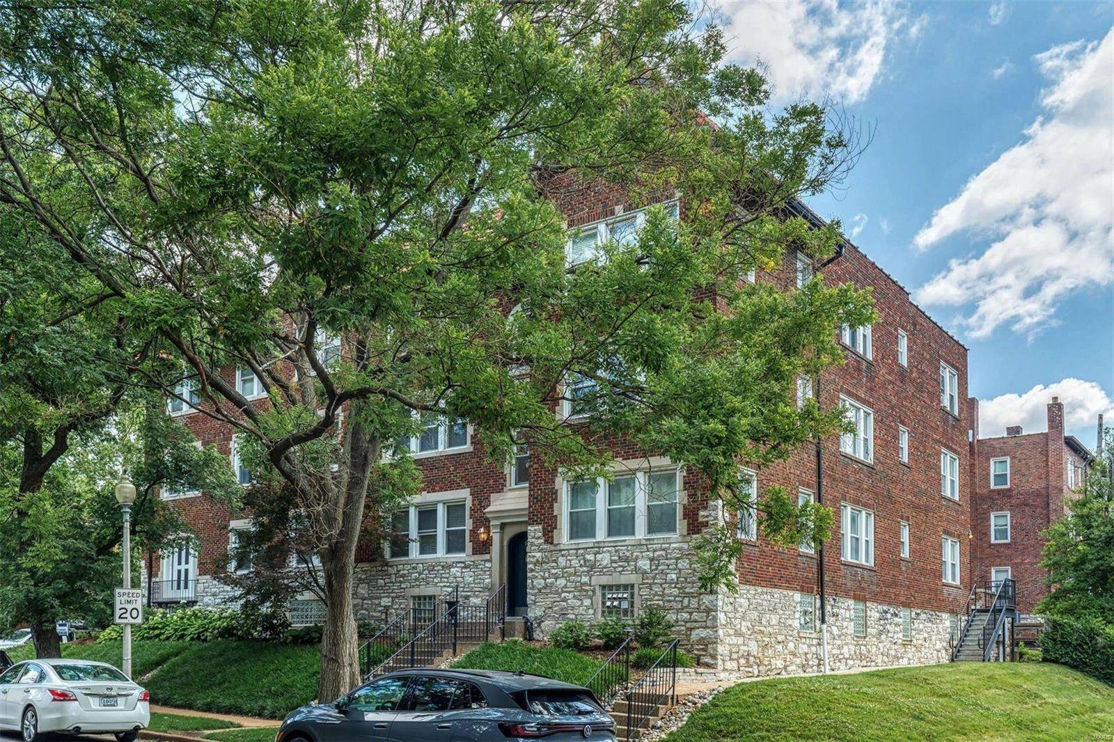 Clayton, MO 63105,630 Westwood DR #2N