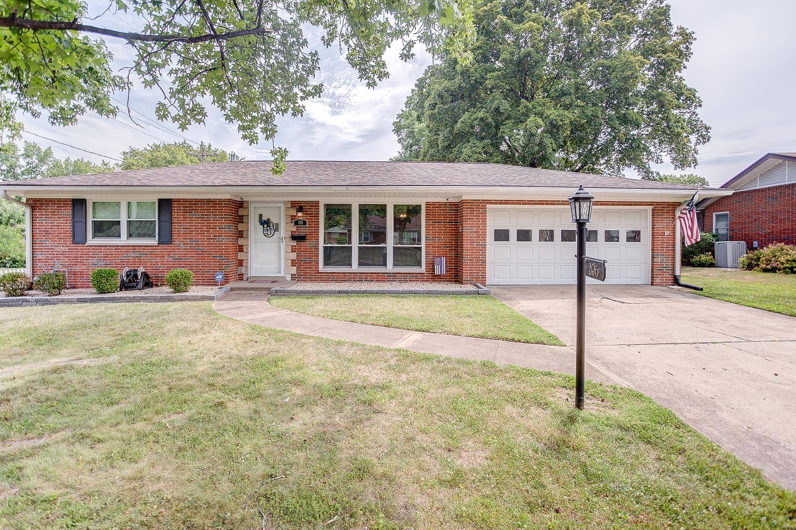 Belleville, IL 62223,106 Clearview DR