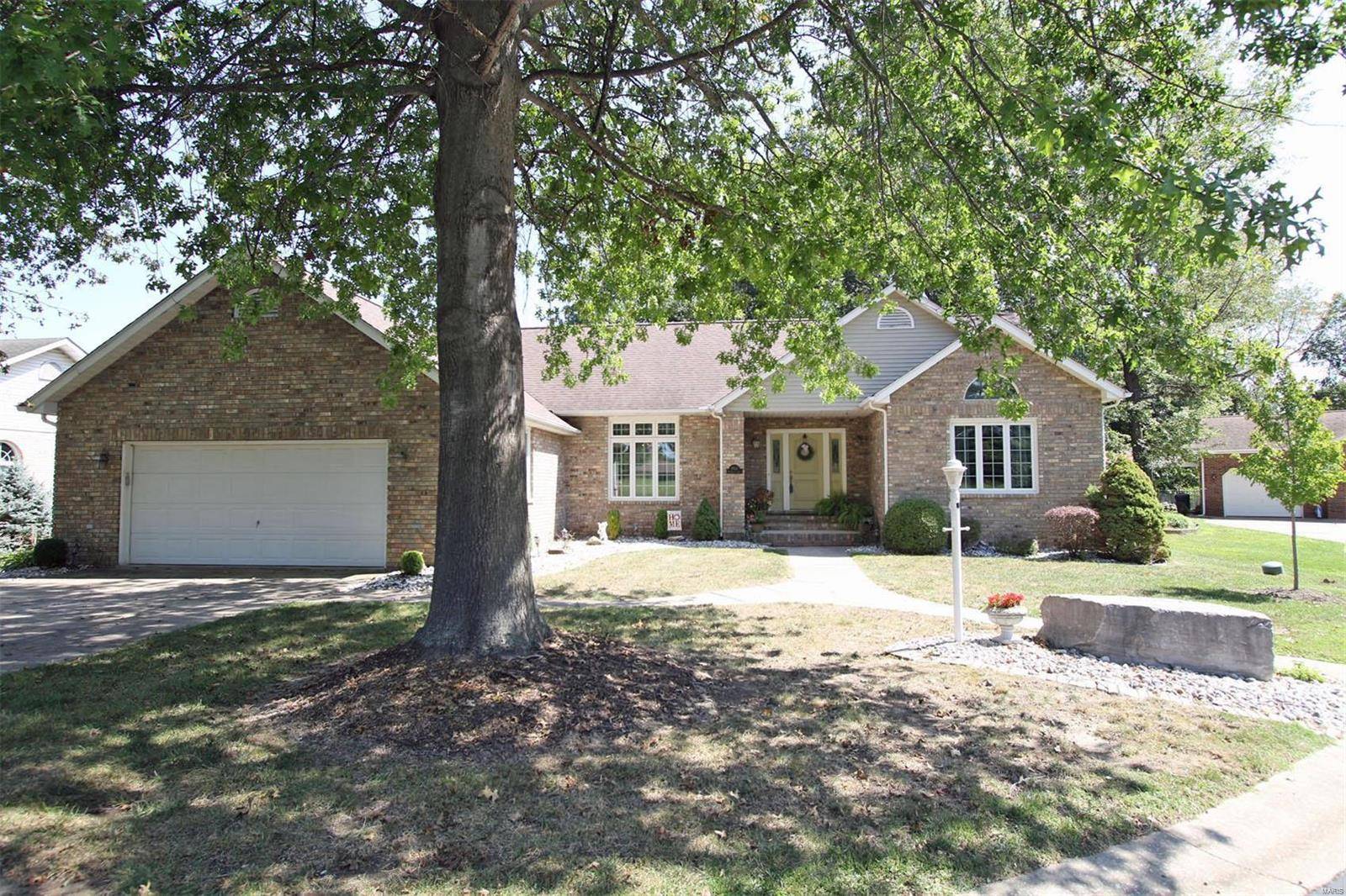 Alton, IL 62002,1012 Deerfield CIR