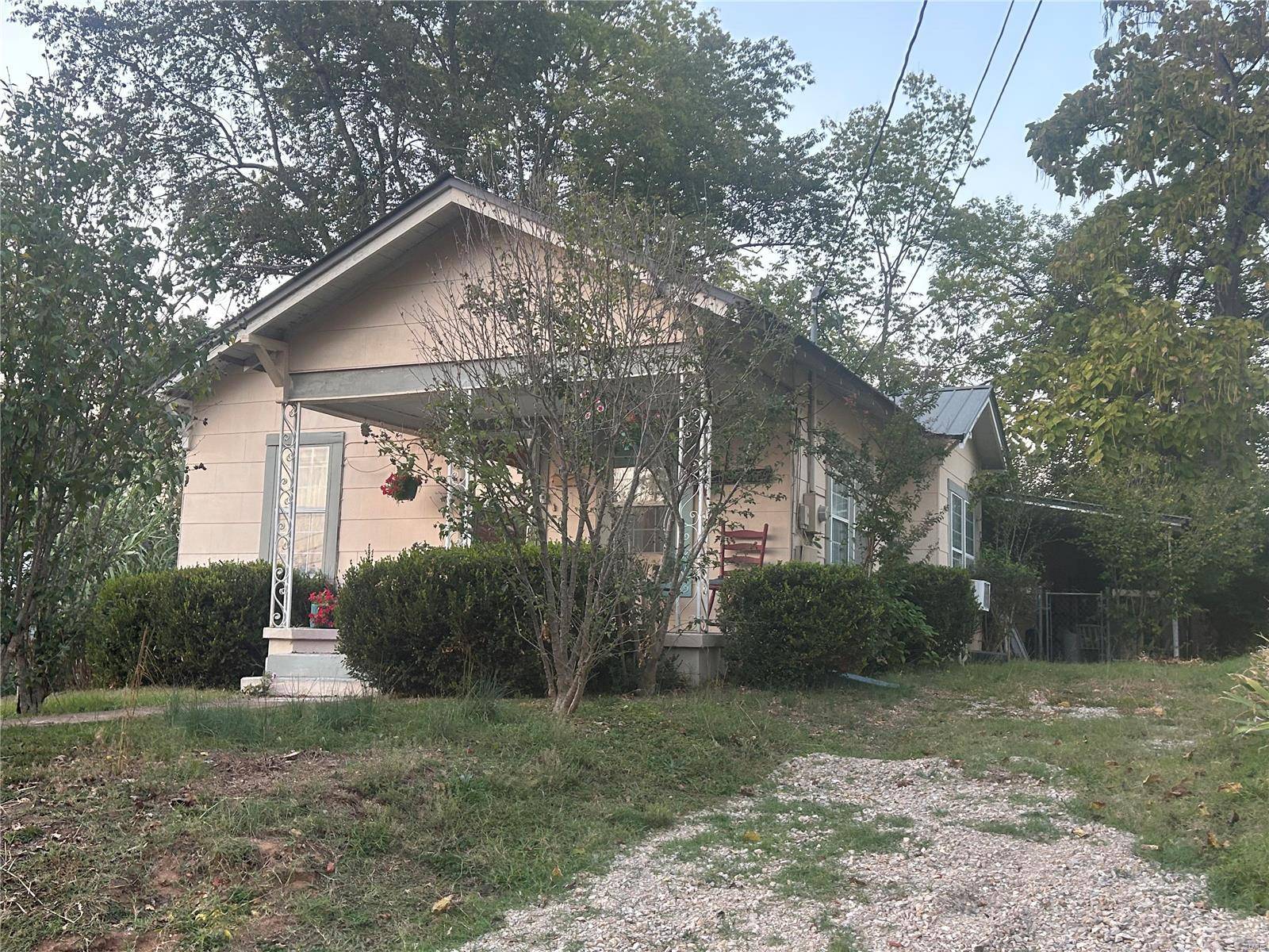 Poplar Bluff, MO 63901,1409 Spring Street
