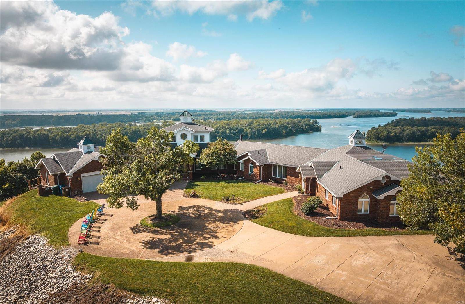 Grafton, IL 62037,1 Tara Point DR