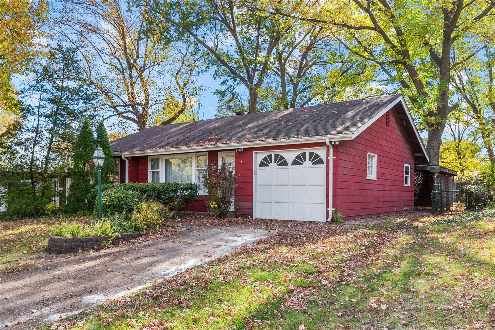 St John, MO 63114,8414 Rosalind CT