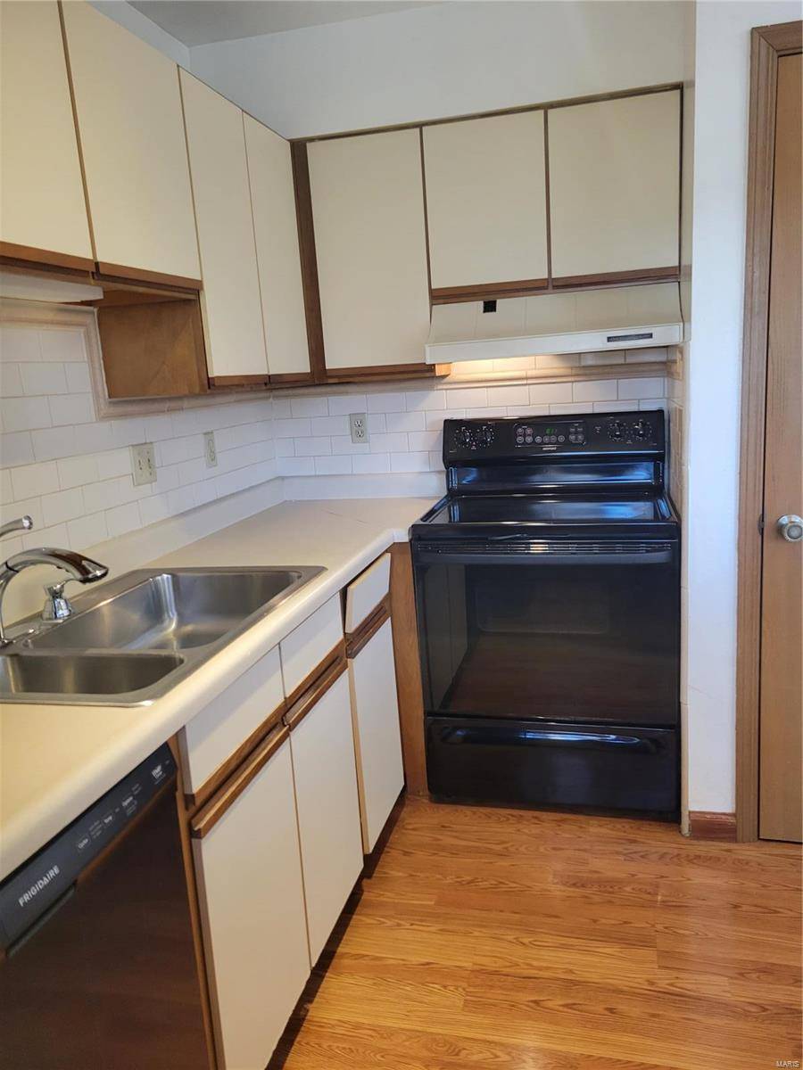 Florissant, MO 63031,2112 New Sun DR