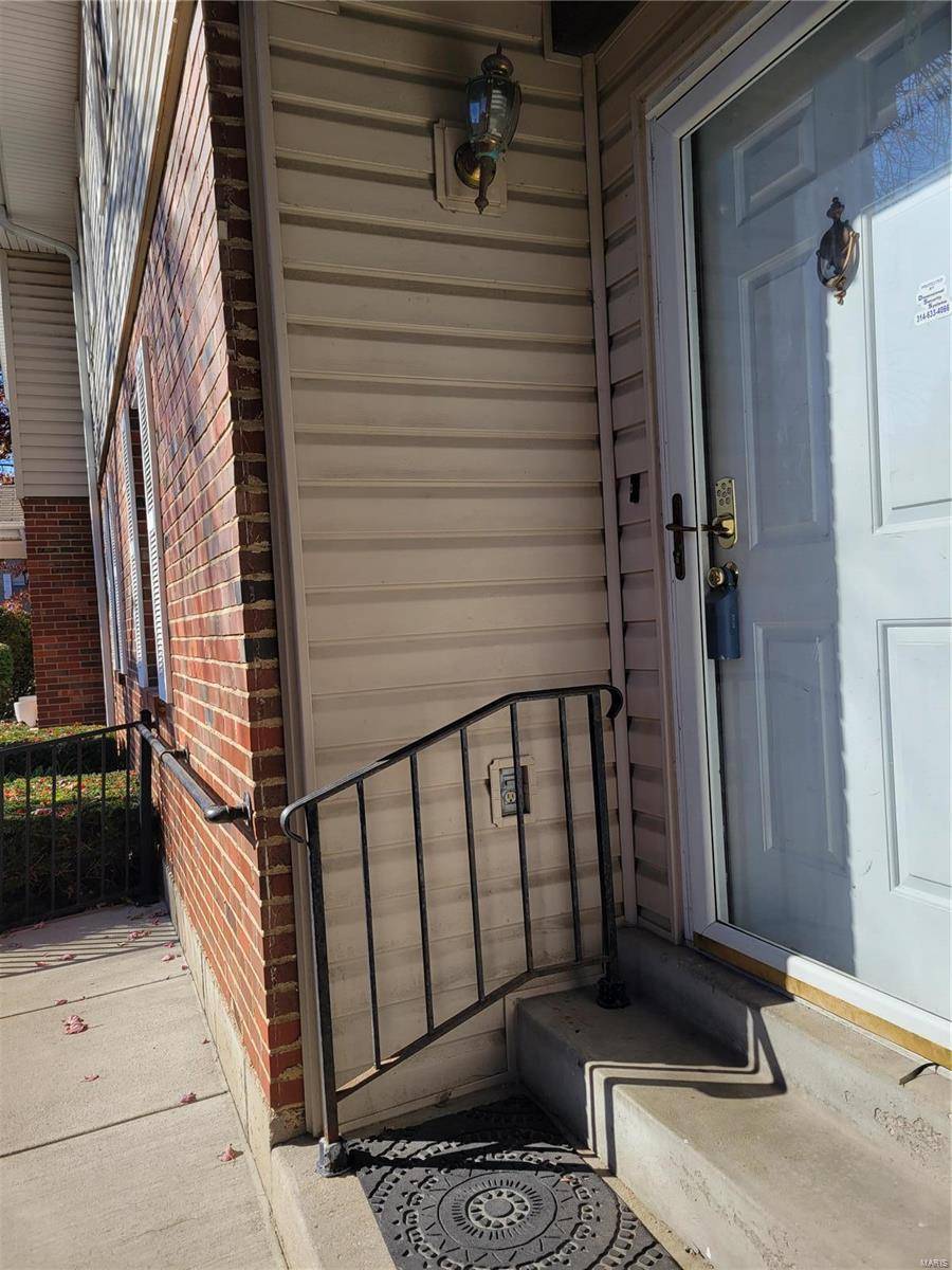 Florissant, MO 63031,2112 New Sun DR