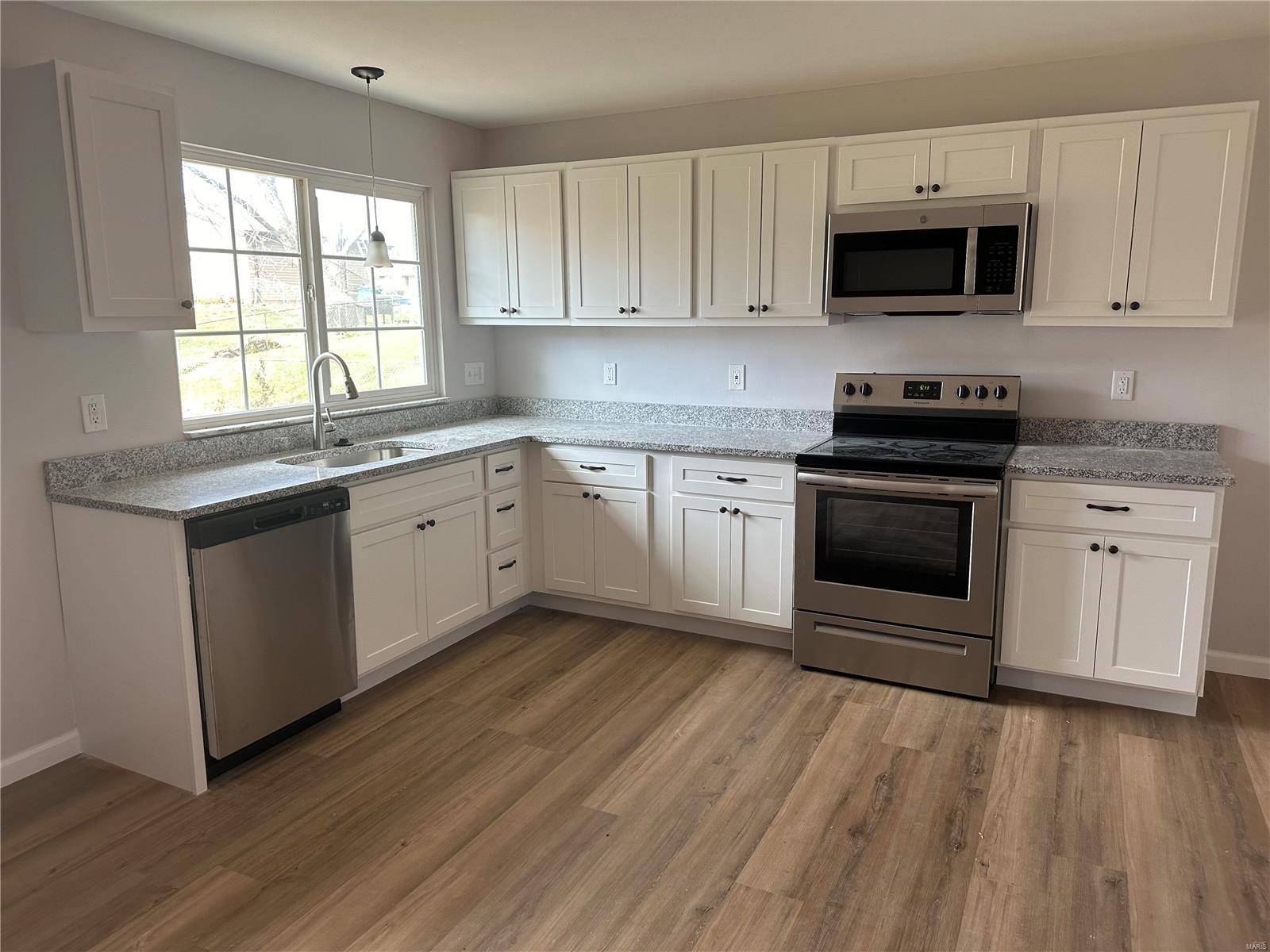 Florissant, MO 63033,12047 Baresford DR