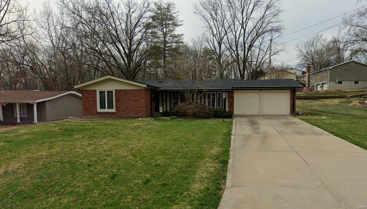 Ballwin, MO 63011,490 Trailwood DR