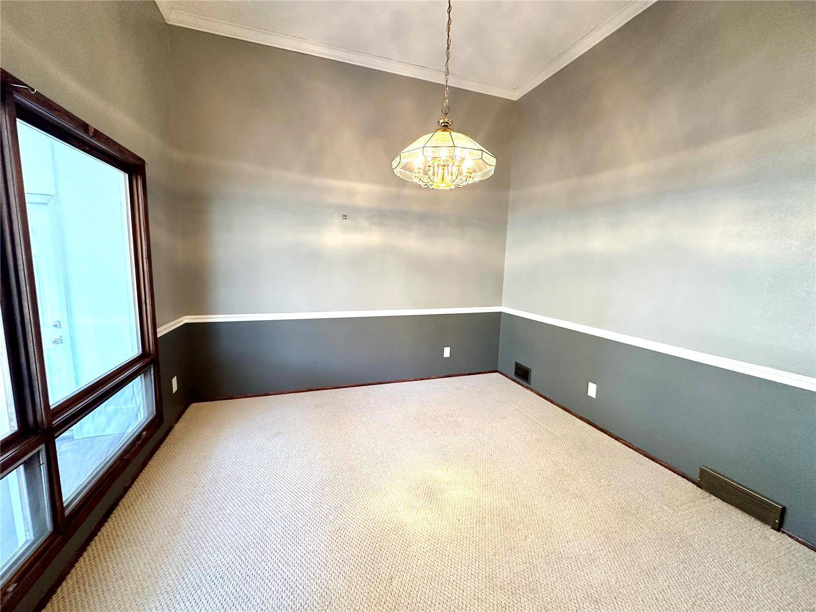 Florissant, MO 63034,87 Kings DR