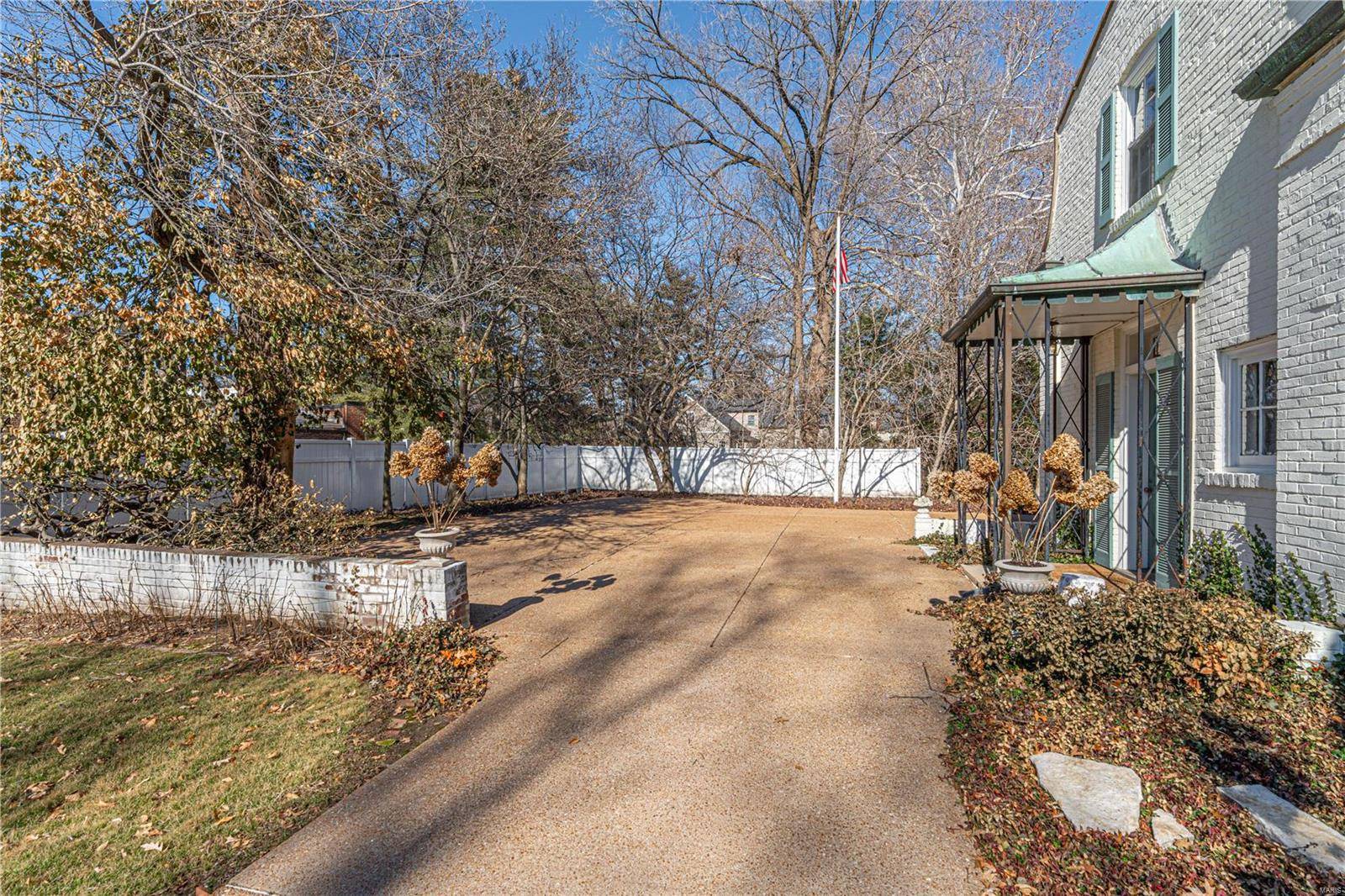 Ladue, MO 63124,9559 Litzsinger RD