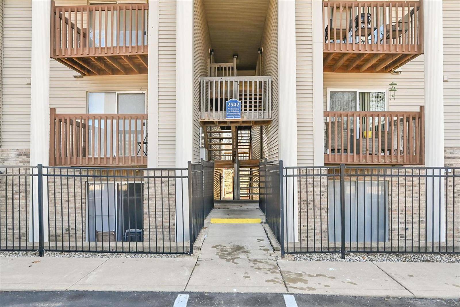 Maryland Heights, MO 63043,2542 Creve Coeur Mill RD #10