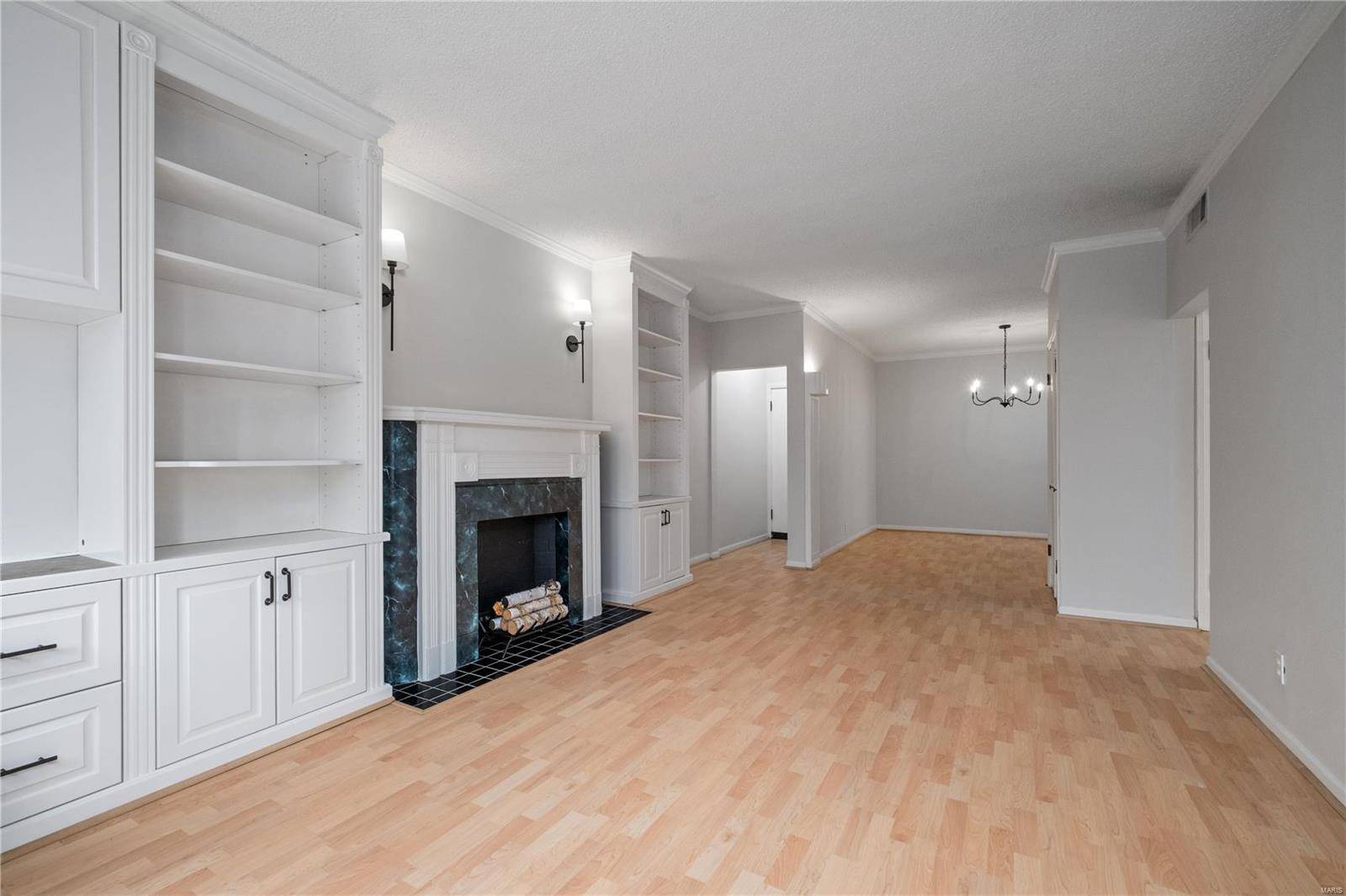 Clayton, MO 63105,907 S Hanley RD #2