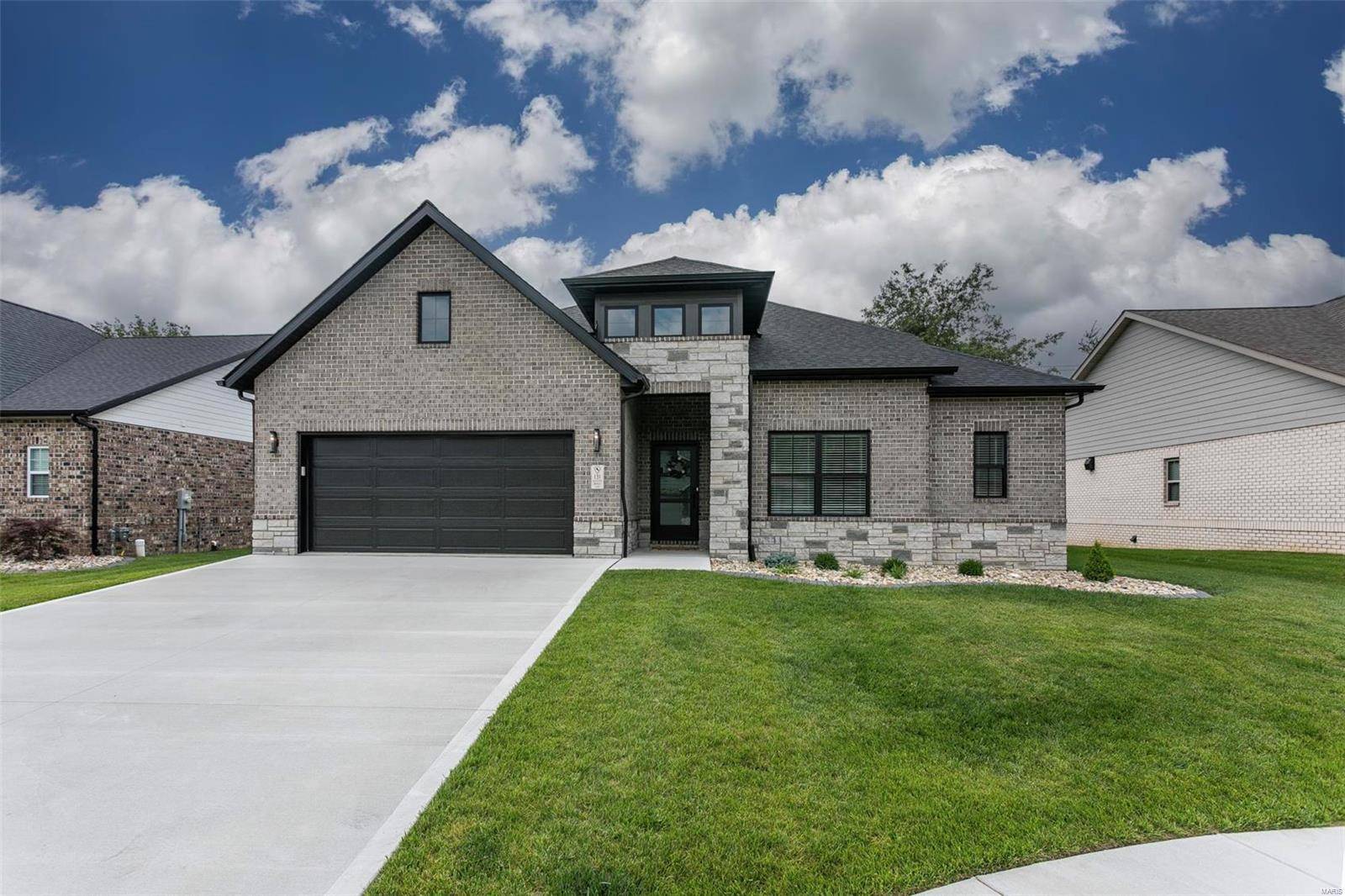 Edwardsville, IL 62025,131 KNIGHTS BRIDGE LN.