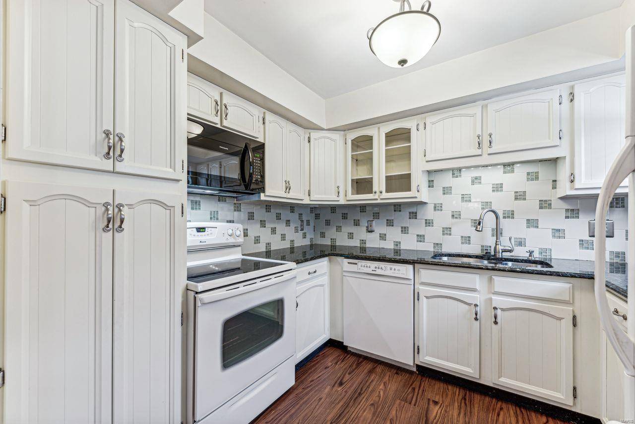 Kirkwood, MO 63122,117 E Clinton PL #7