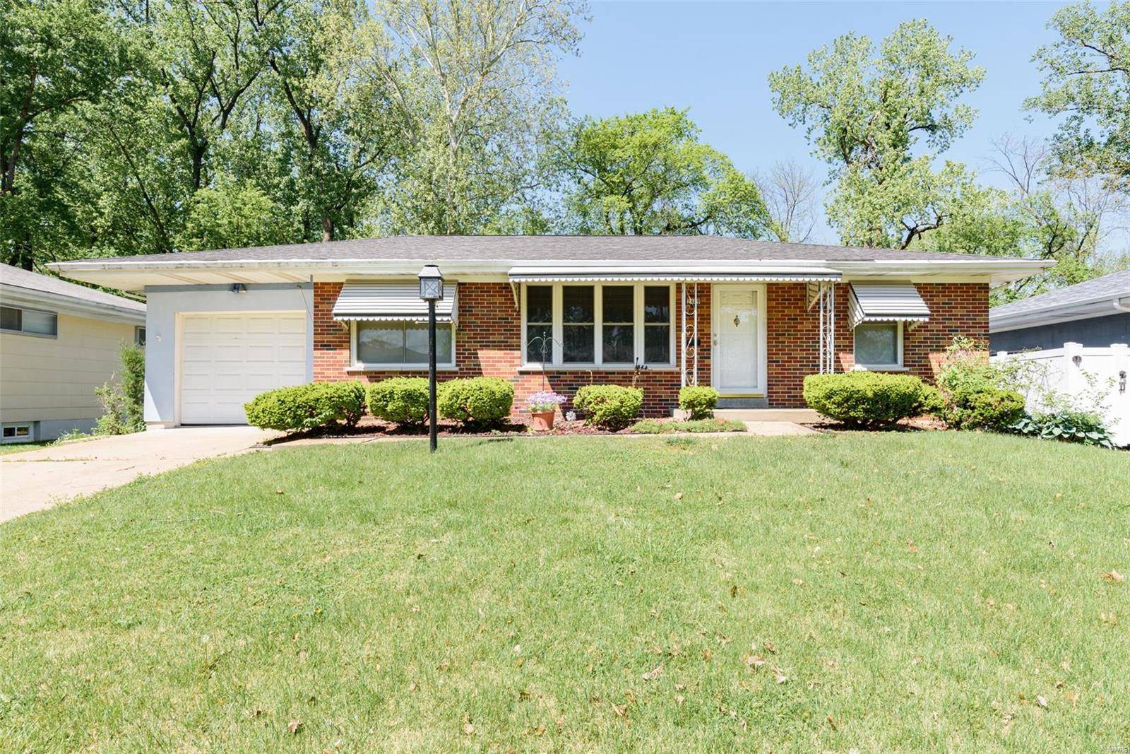 St Louis, MO 63125,2409 Burbeck DR