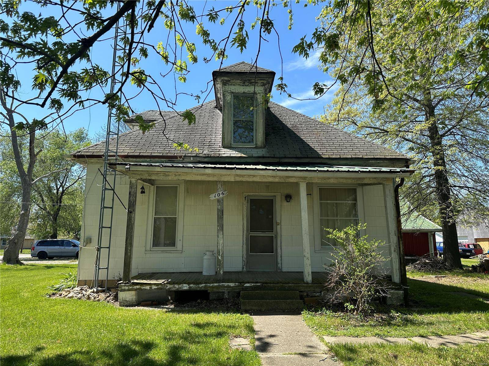 Witt, IL 62094,106 N Main ST