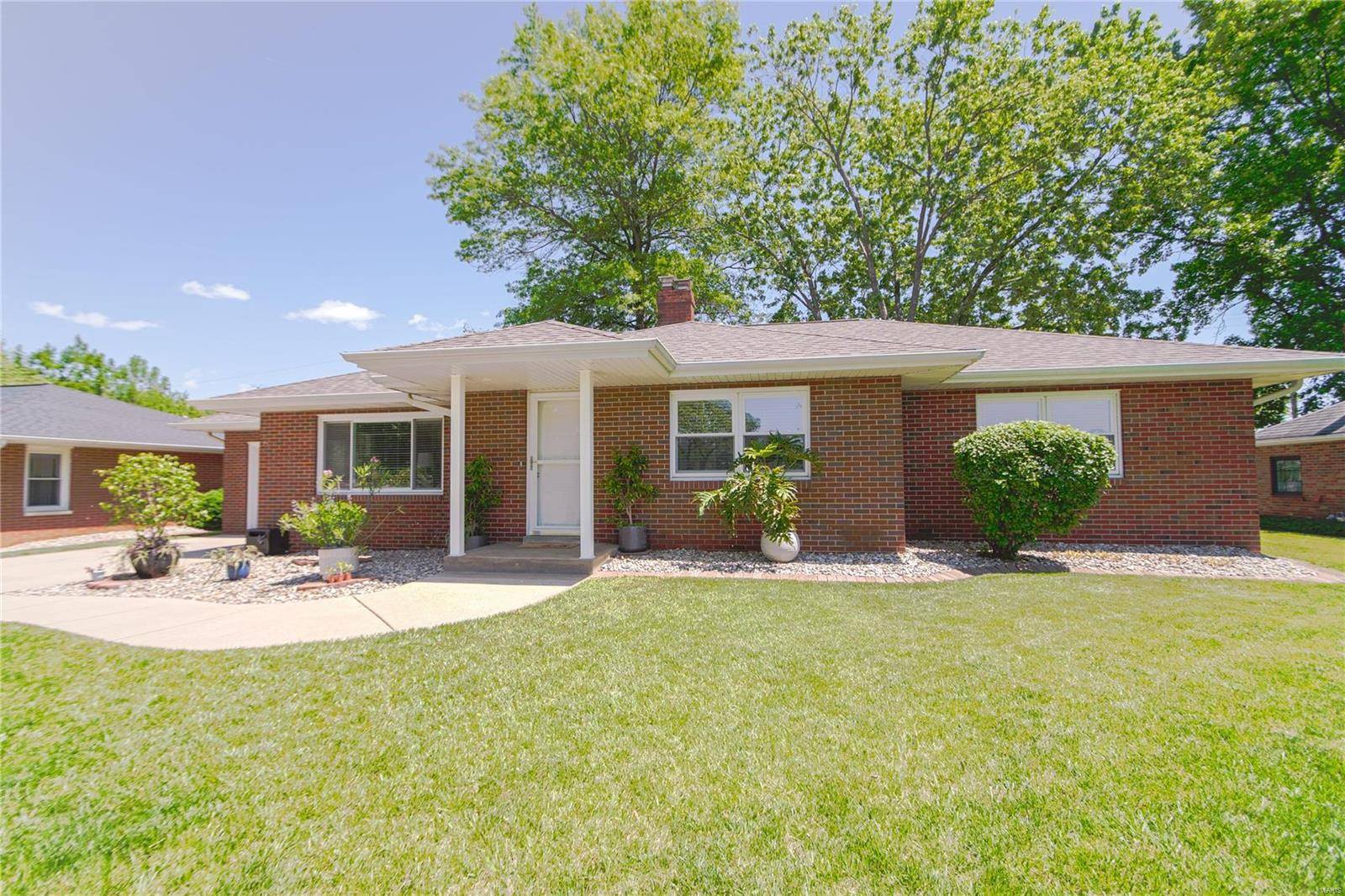 Highland, IL 62249,1705 Spruce ST