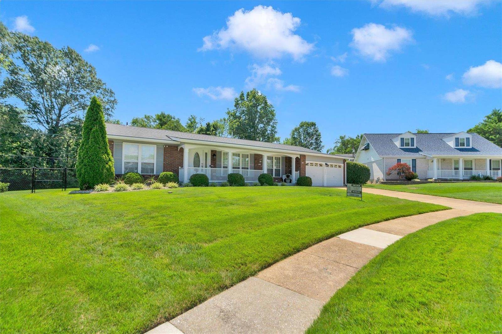 St Louis, MO 63129,5496 Stonehurst DR