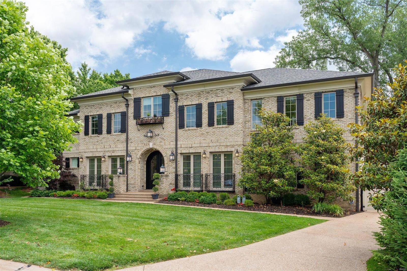 Clayton, MO 63105,110 Crandon DR