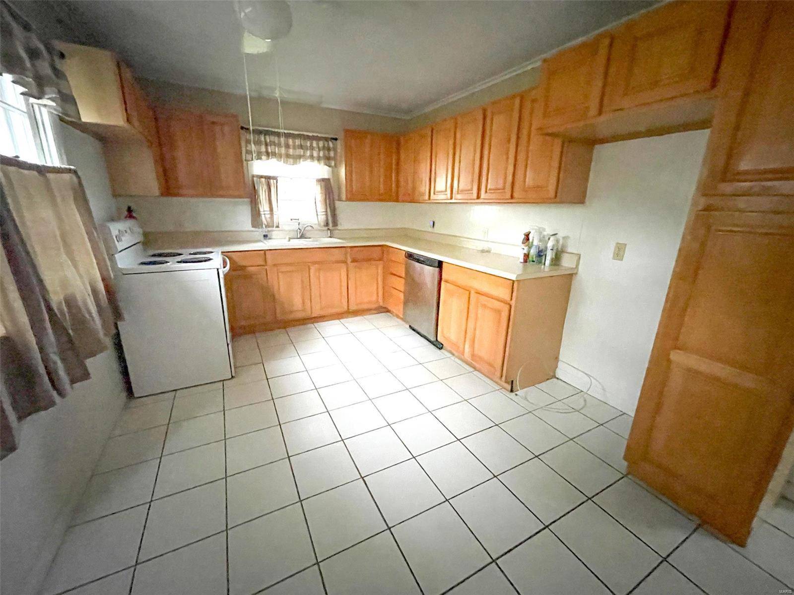Dexter, MO 63841,106 W Grant