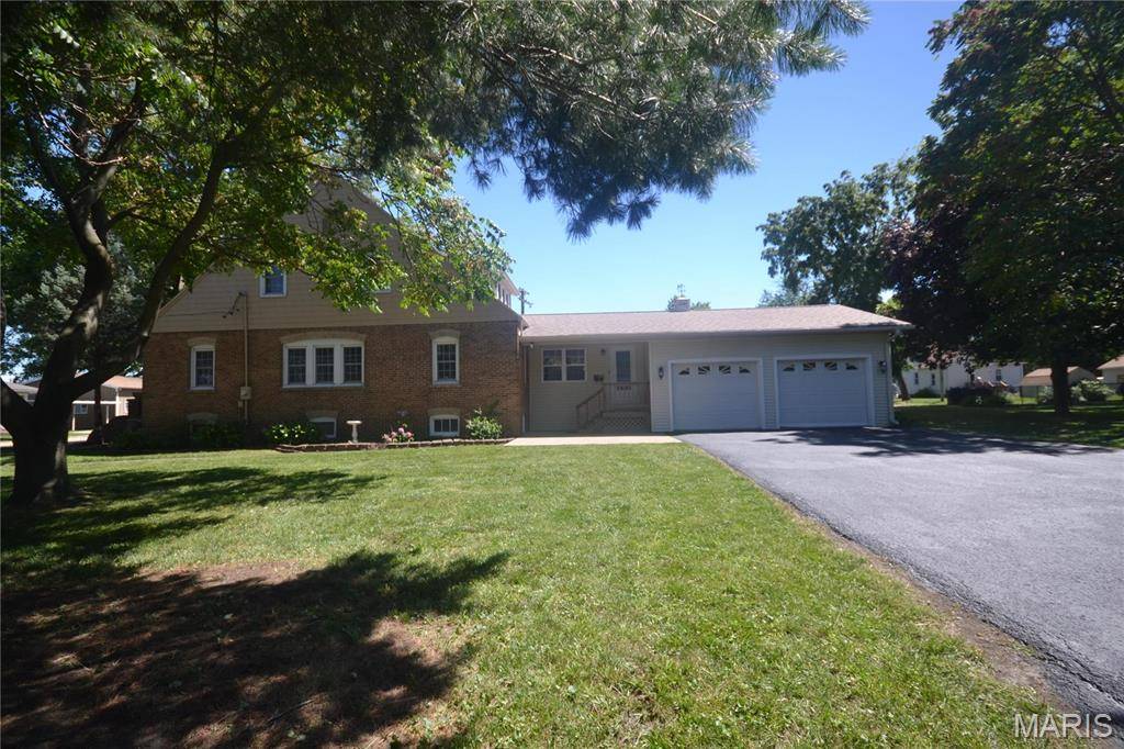 Millstadt, IL 62260,503 S Jefferson DR
