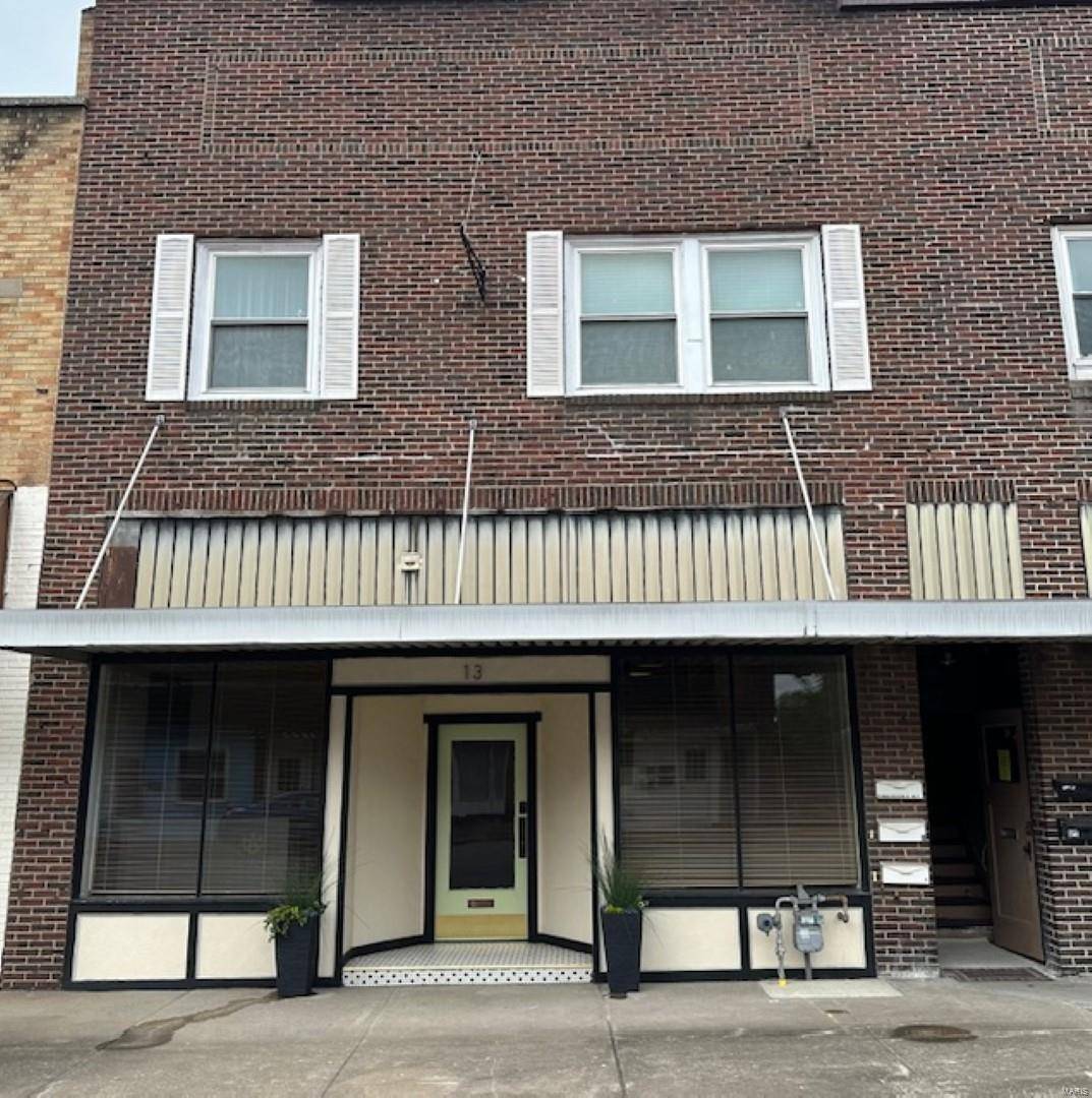 Duquoin, IL 62832,13 N Division ST