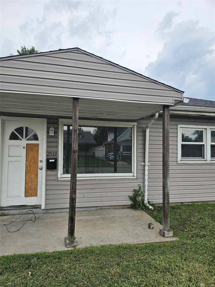 Granite City, IL 62040,2537 Iowa ST
