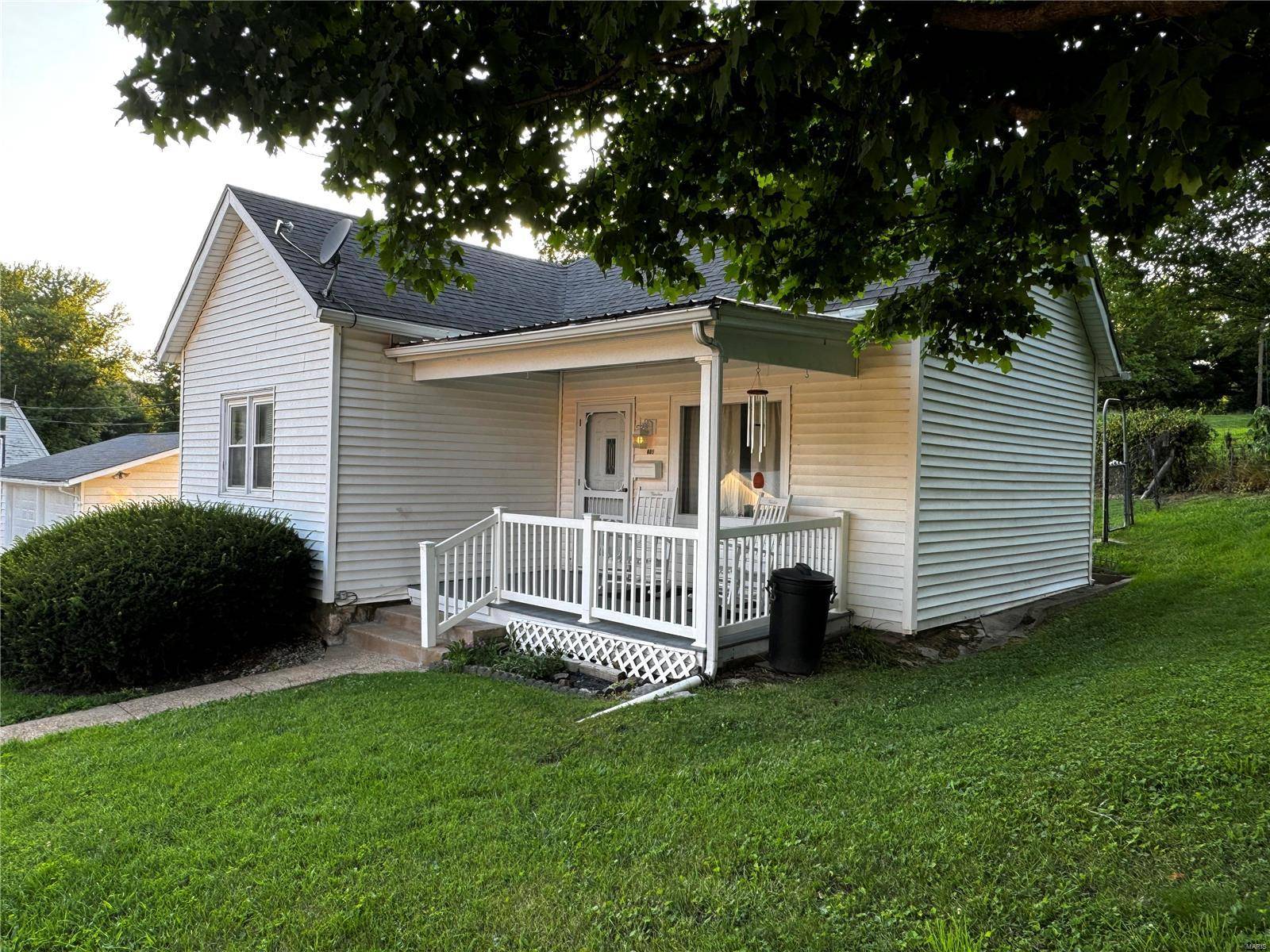 Louisiana, MO 63353,605 Jackson ST