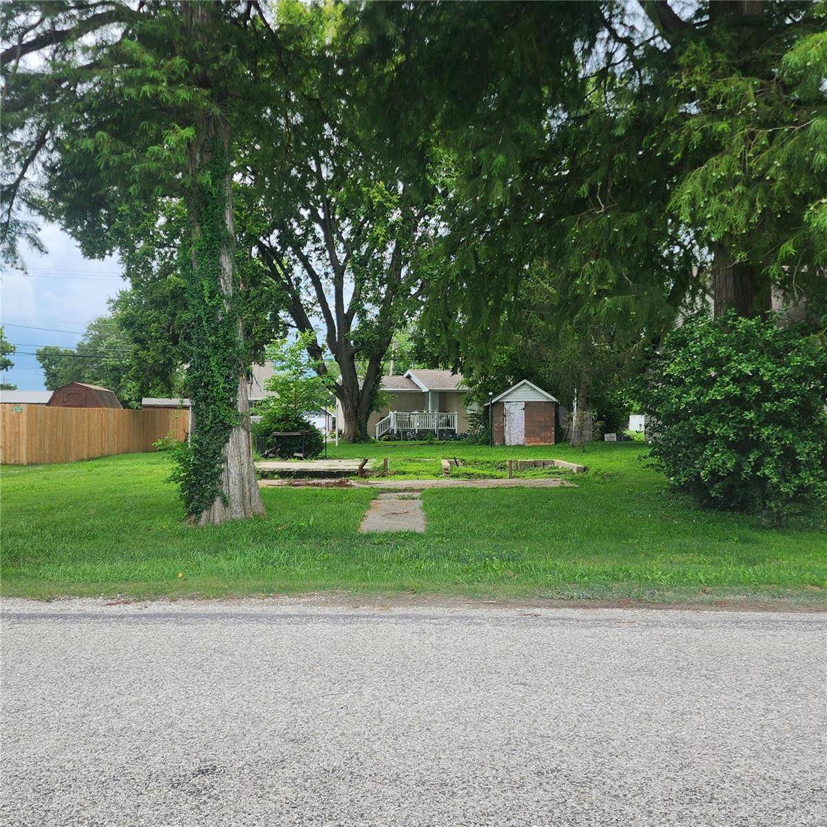 Moro, IL 62067,13 N Main ST