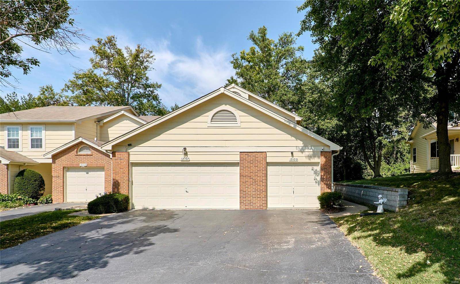 Maryland Heights, MO 63043,12109 Autumn Lakes DR