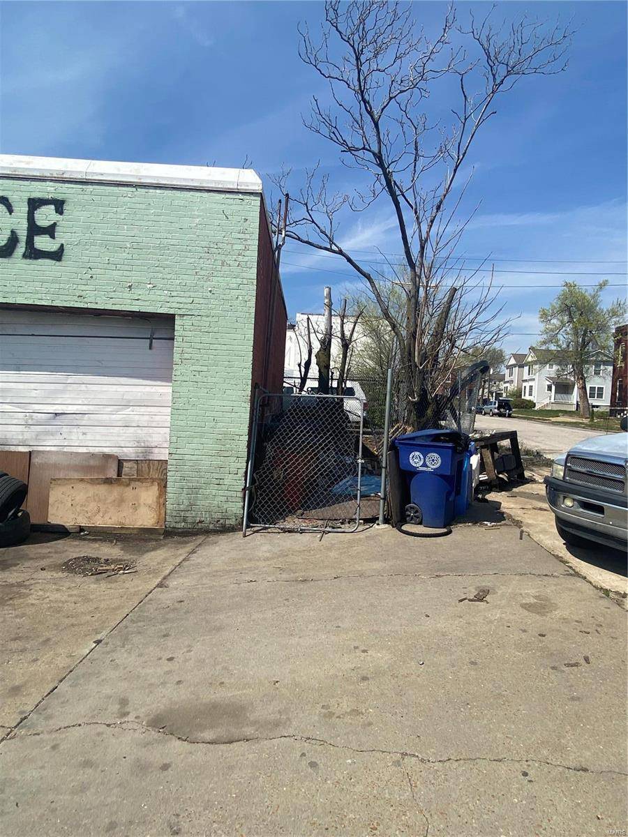 St Louis, MO 63107,2511 Natural Bridge AVE