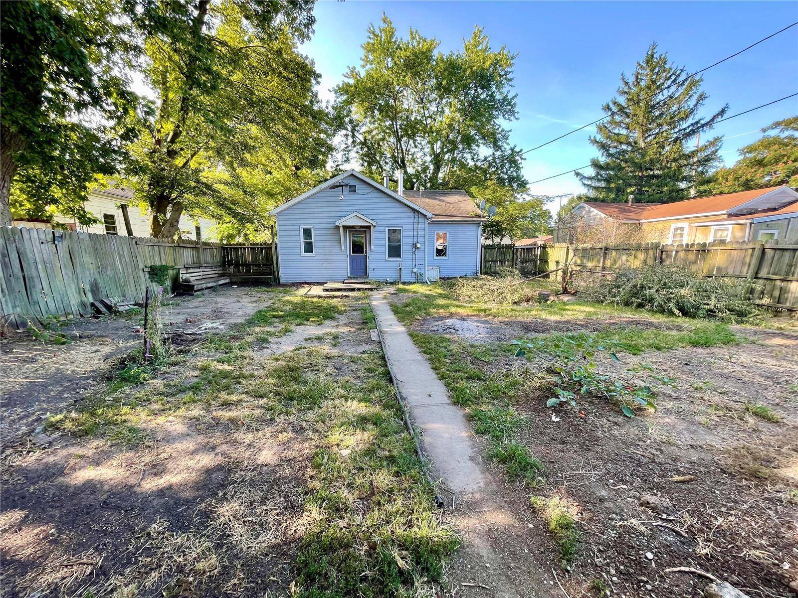 Gillespie, IL 62033,211 W Baker ST