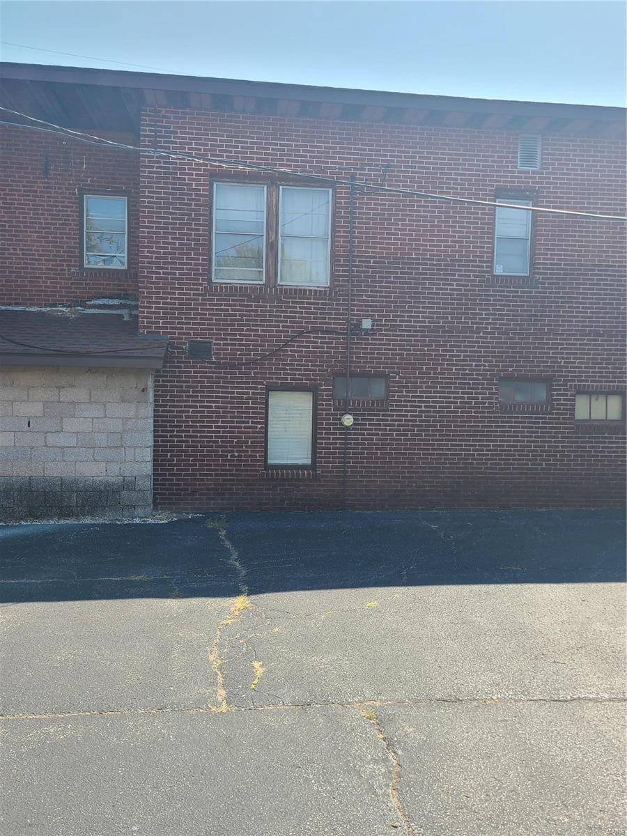 Wood River, IL 62095,14 N 6th Street