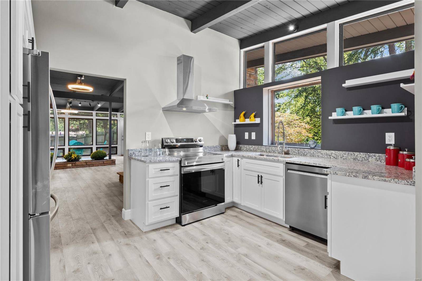 St Louis, MO 63135,1562 Starlight DR