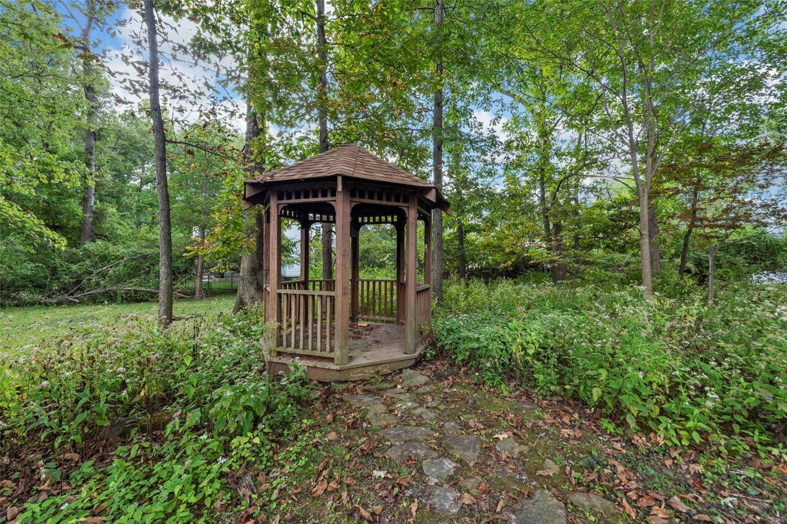St Louis, MO 63131,122 Frontenac Forest St.