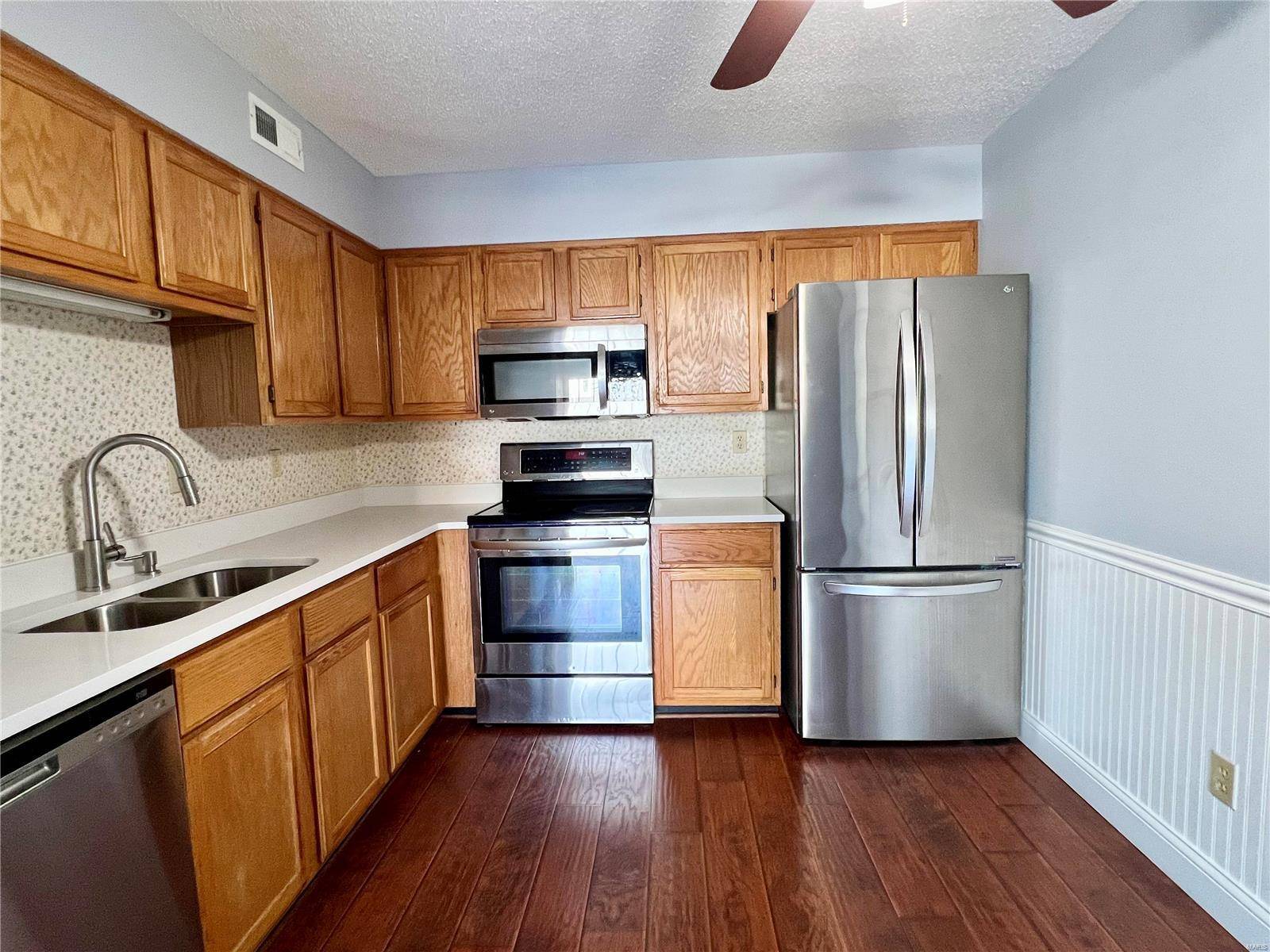 St Louis, MO 63129,2 Berview CIR #H