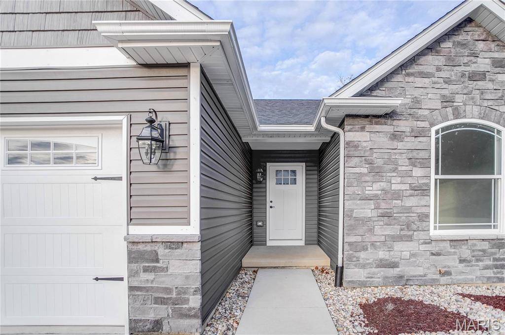 Grafton, IL 62037,1127 Redwing Court