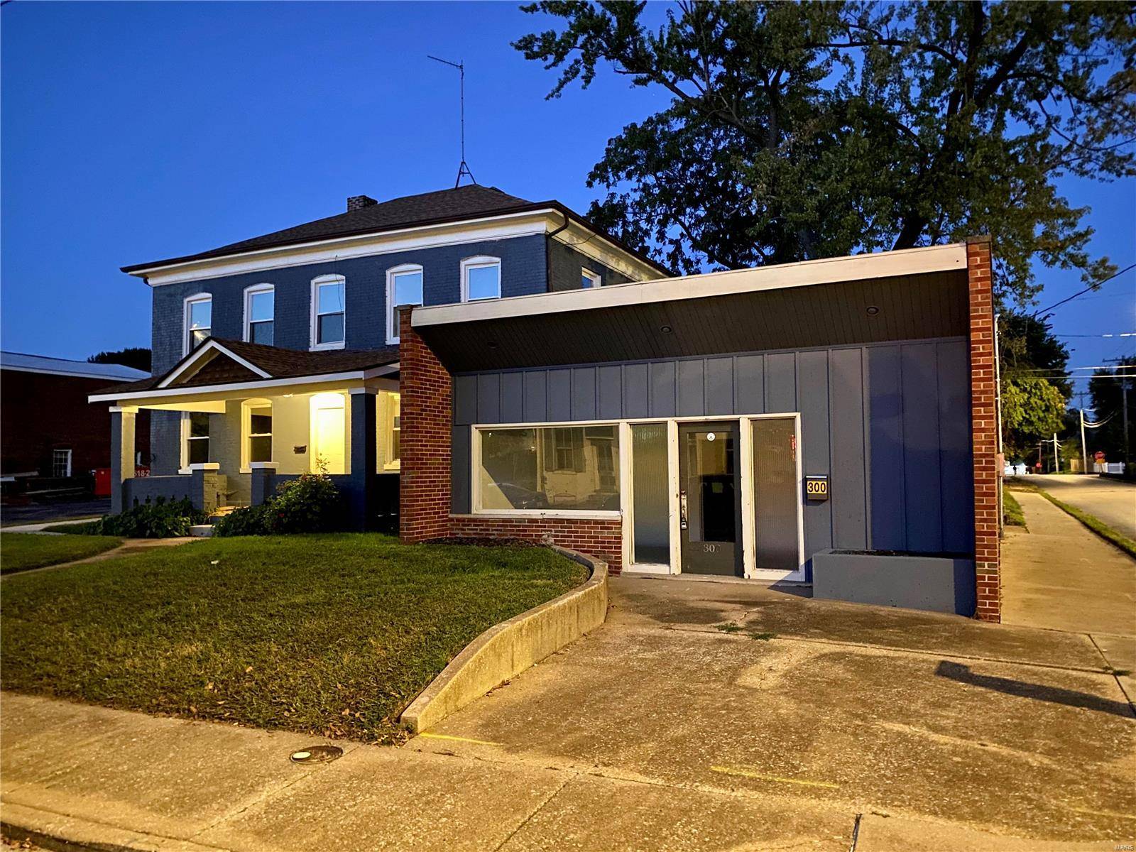 Belleville, IL 62223,302 N High