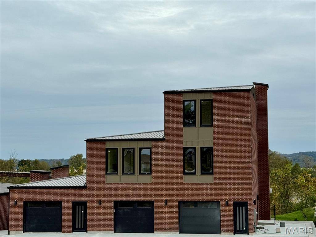 Washington, MO 63090,1019 River Bluff DR