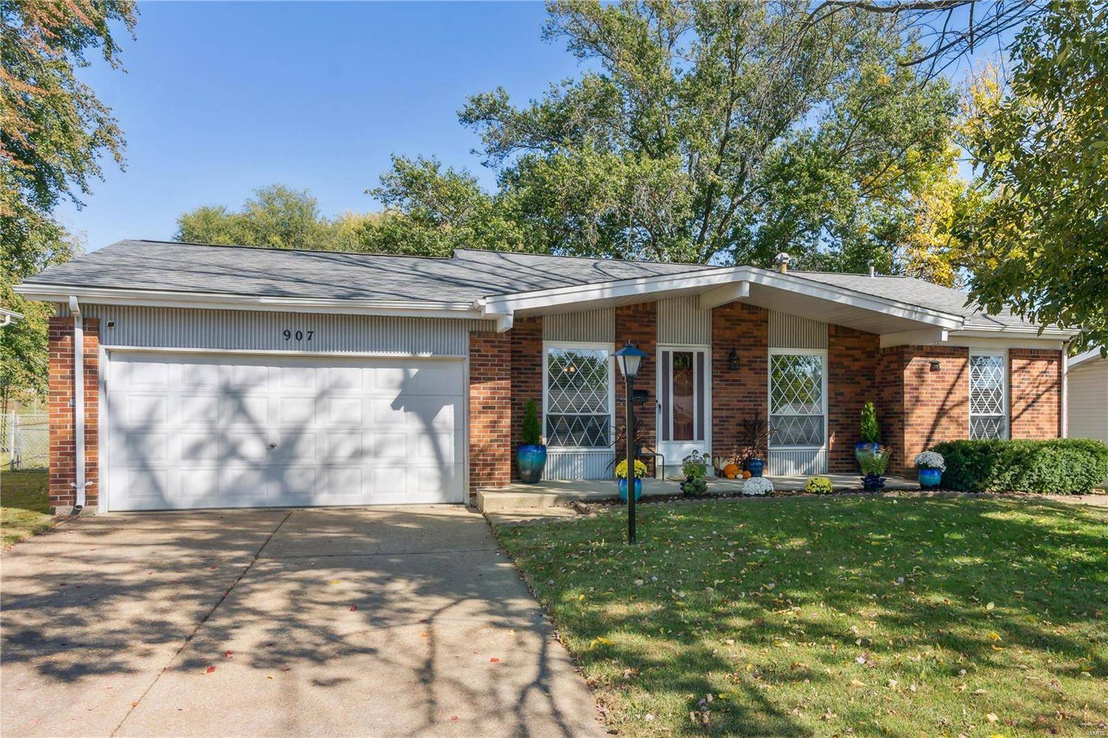 Hazelwood, MO 63042,907 Lamplight Lane