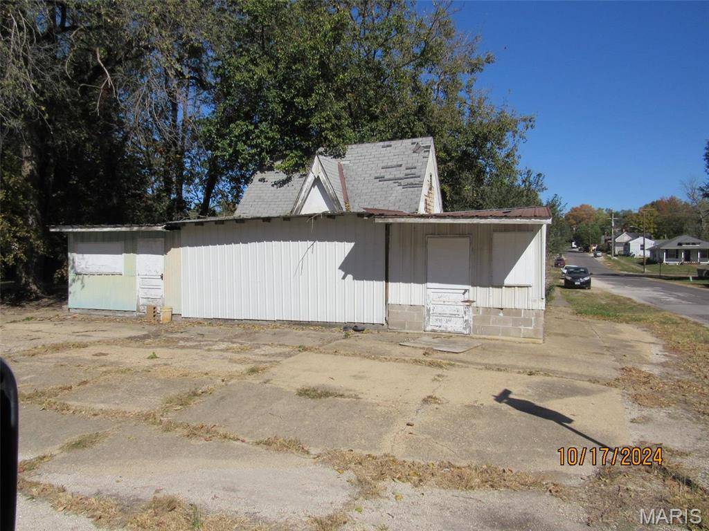 Louisiana, MO 63353,413 N 7th ST