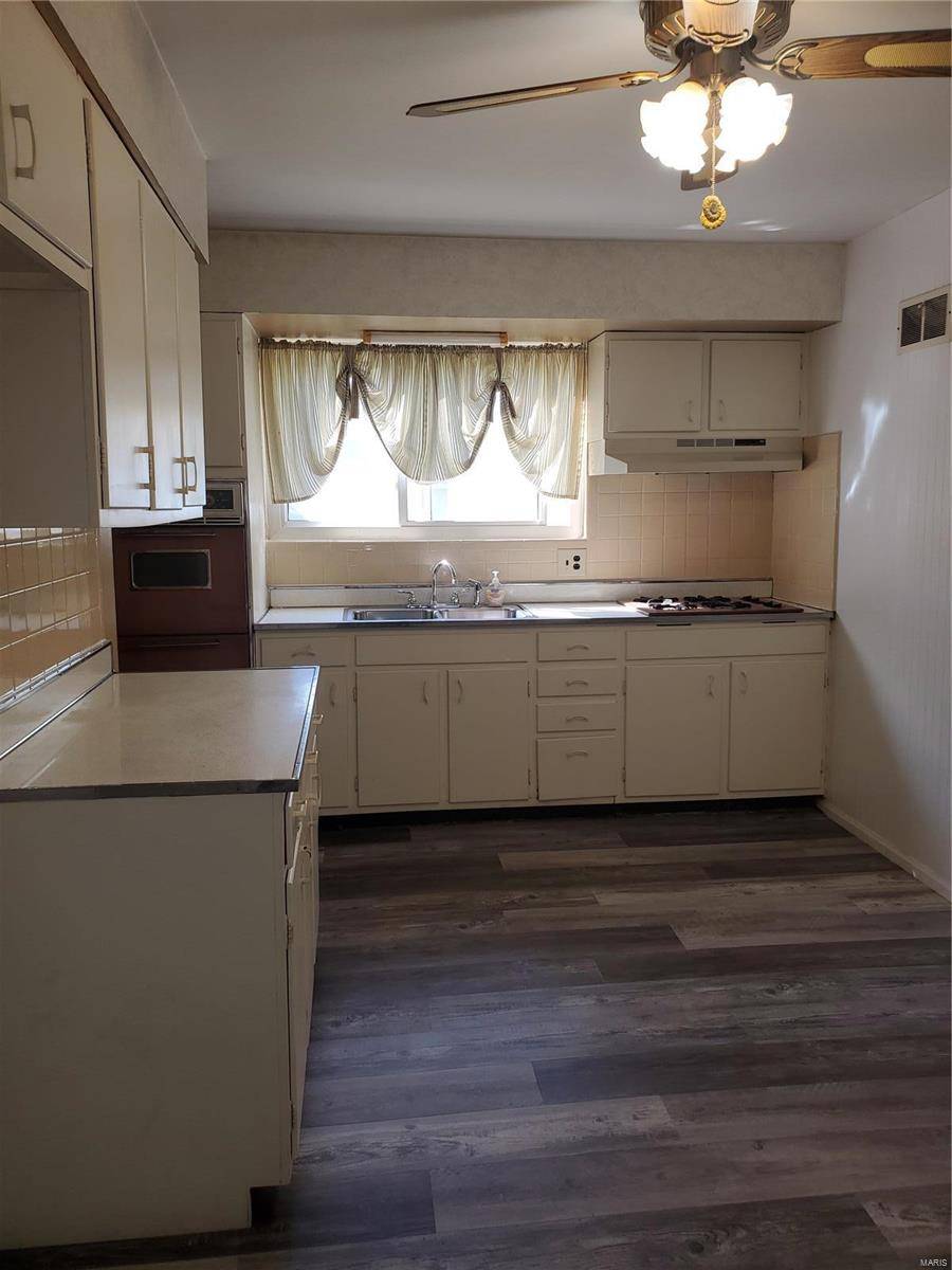 Florissant, MO 63031,1060 Verlene DR