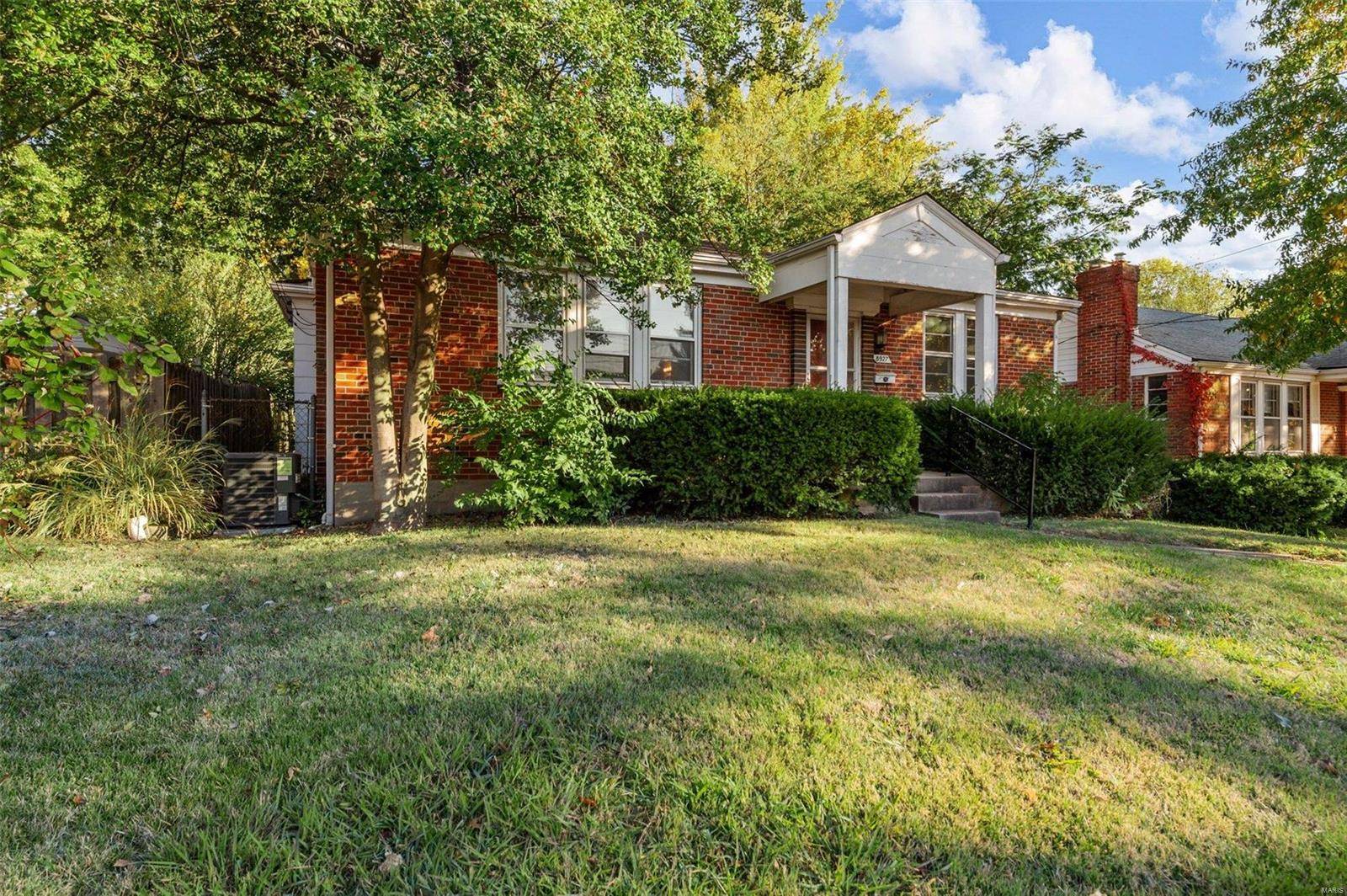 St Louis, MO 63144,8927 Pine AVE