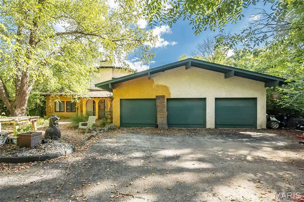 Florissant, MO 63034,235 Quindaro DR