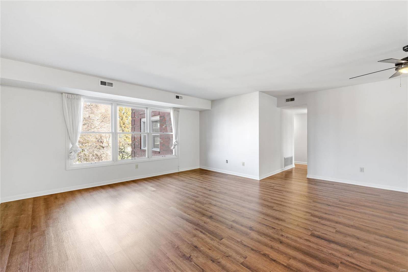 St Louis, MO 63141,526 Sarah LN #33