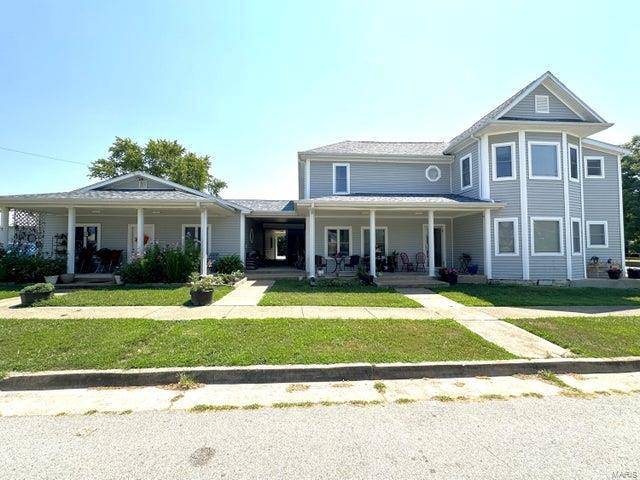 Houston, MO 65483,220 W Chestnut ST