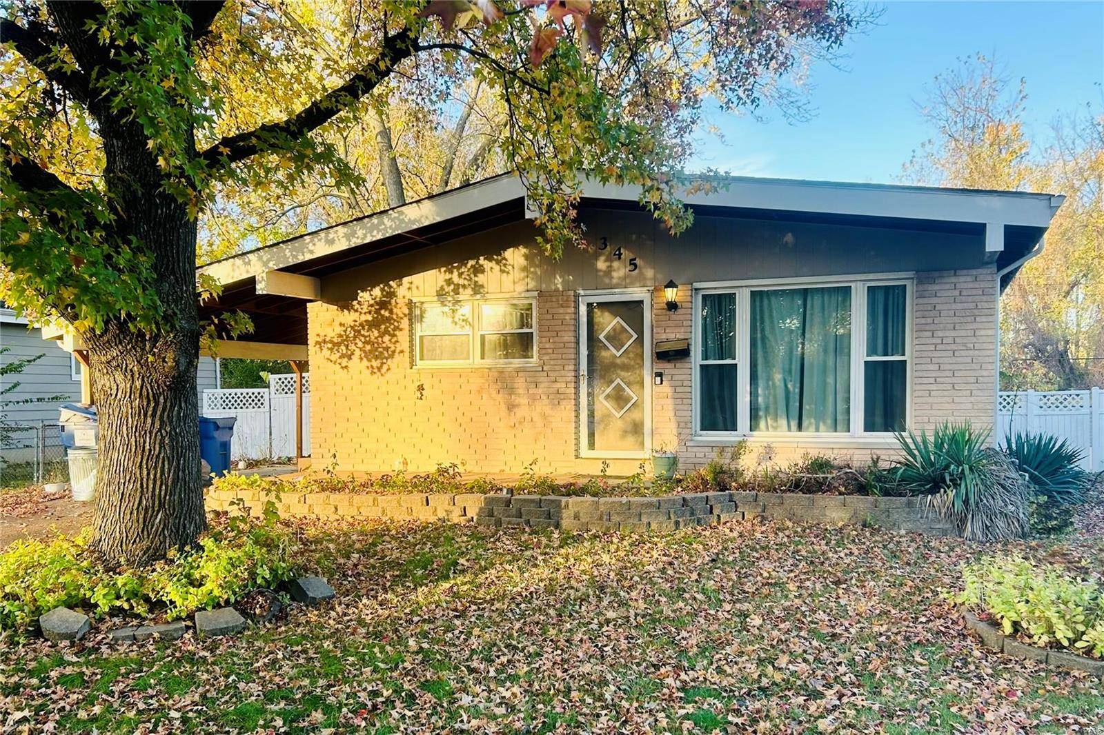 Florissant, MO 63031,345 Moule DR
